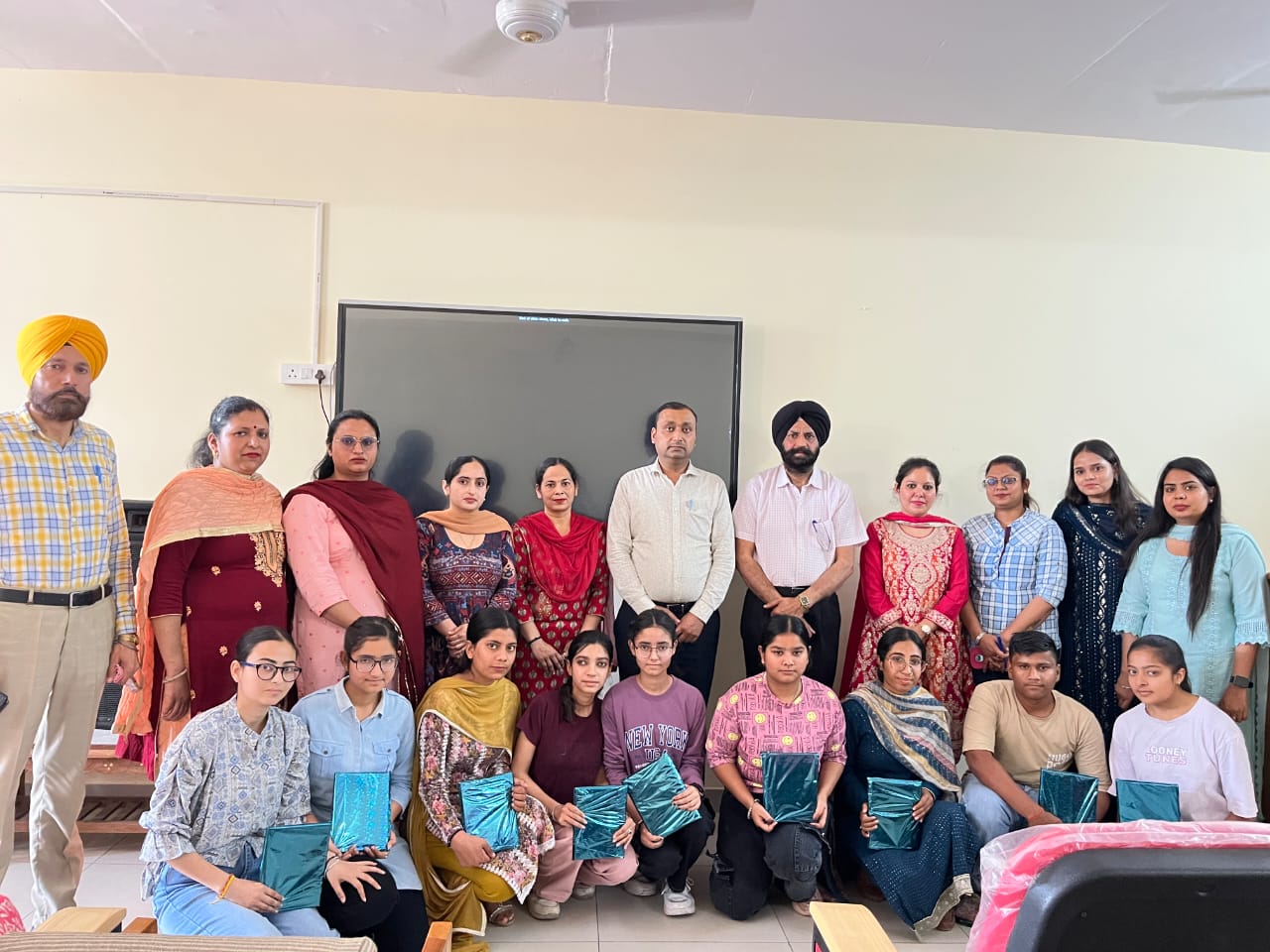 ਲਾਈਫ ਸਾਇੰਸਜ਼ ਵਿਭਾਗ ਵੱਲੋਂ ਵਿਦਿਆਰਥੀਆਂ ਦੀ ਸਵਾਲ ਜਵਾਬ ਪ੍ਰਤੀਯੋਗਤਾ ਕਰਵਾਈ ਗਈ।